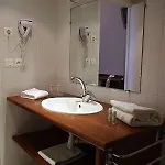 Logis Restaurant Des Thermes 3* 라말루-레-뱅