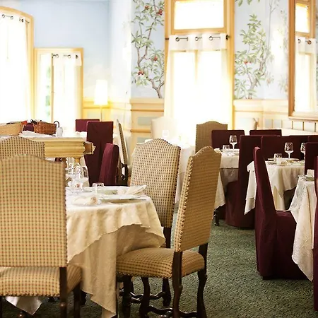 Logis Restaurant Des Thermes ホテル