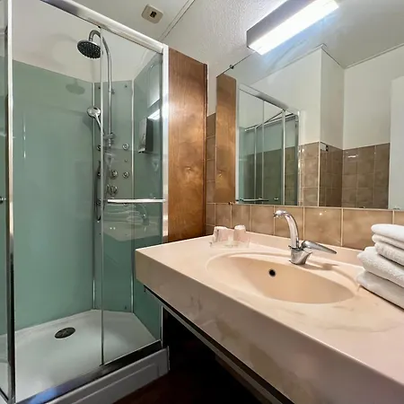 Hotel Logis Restaurant Des Thermes Lamalou-les-Bains