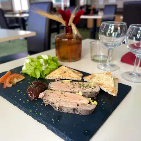 Hotel Logis Restaurant Des Thermes