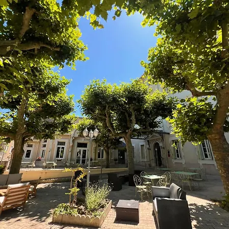 Logis Restaurant Des Thermes 호텔 라말루-레-뱅