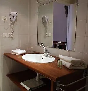 Logis Restaurant Des Thermes 3* ラマルー・レ・バン