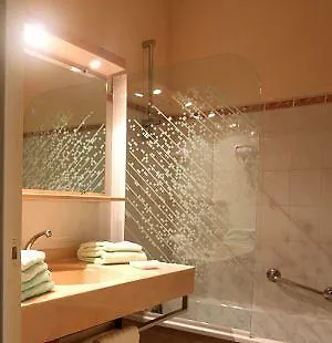 Logis Restaurant Des Thermes ホテル