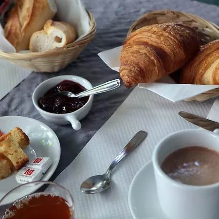 Hotel Logis Restaurant Des Thermes